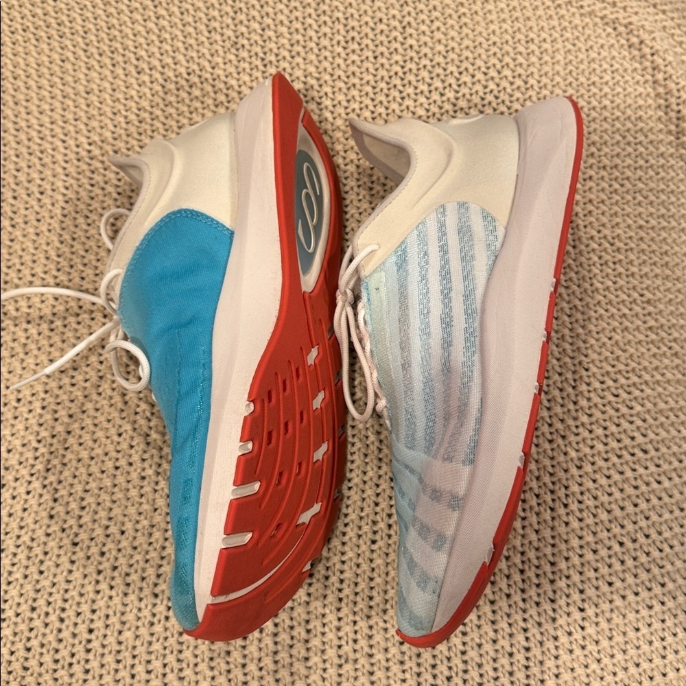 SAYSH WOMENS 8/5 Blue and White Athletic Sneakers